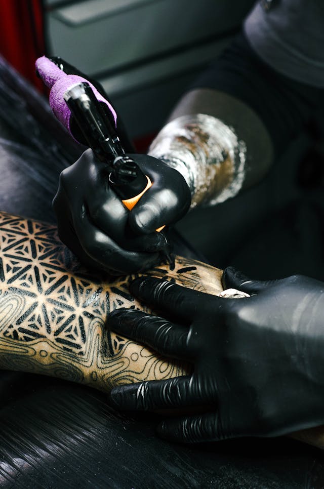 The Best Disposable Gloves for Tattoo Artists: What You Need to Know